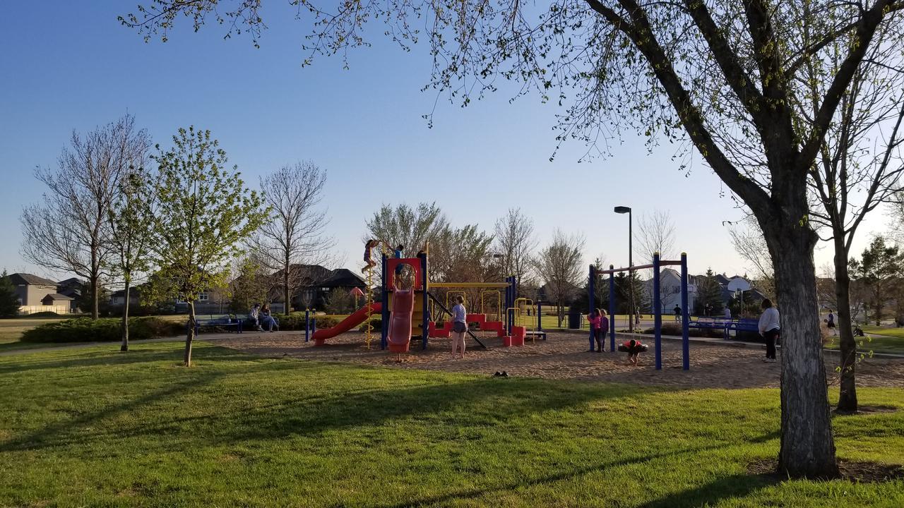Saskatoon Lashyn Cove Homestay Luaran gambar