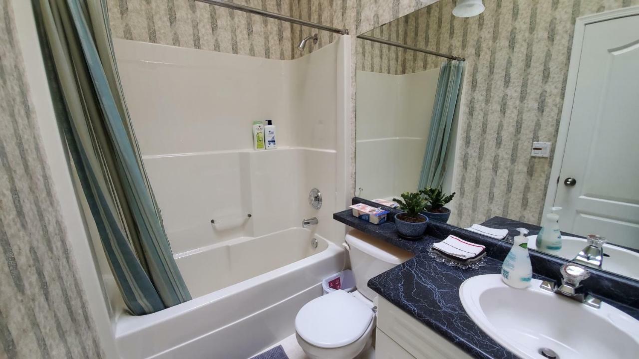 Saskatoon Lashyn Cove Homestay Luaran gambar