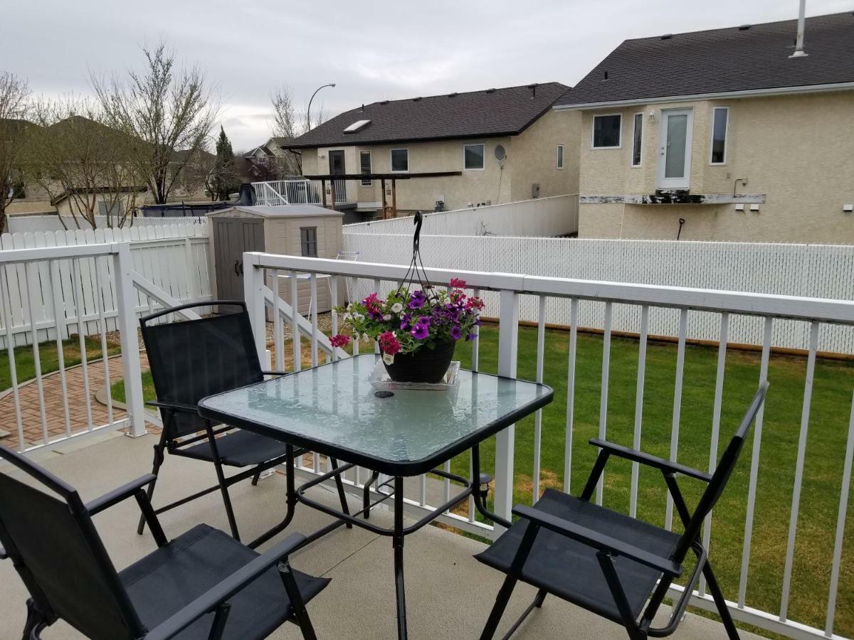 Saskatoon Lashyn Cove Homestay Luaran gambar